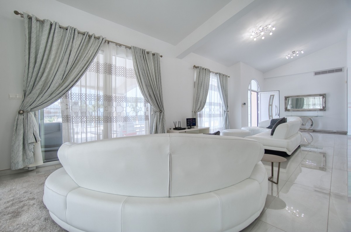 Bungalow For Sale  in  Peyia - Sea Caves