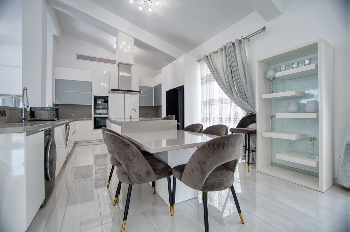 Bungalow For Sale  in  Peyia - Sea Caves