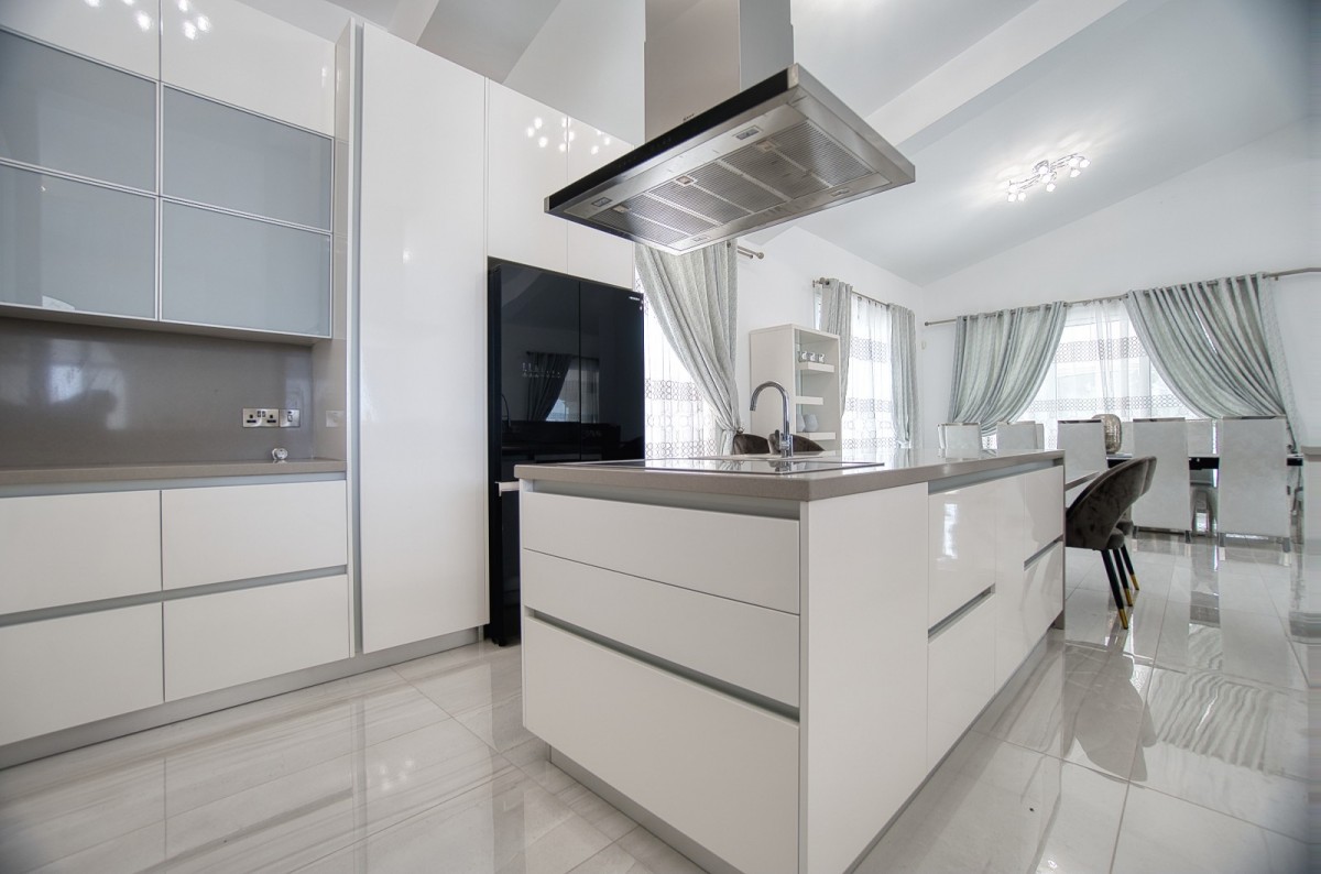 Bungalow For Sale  in  Peyia - Sea Caves