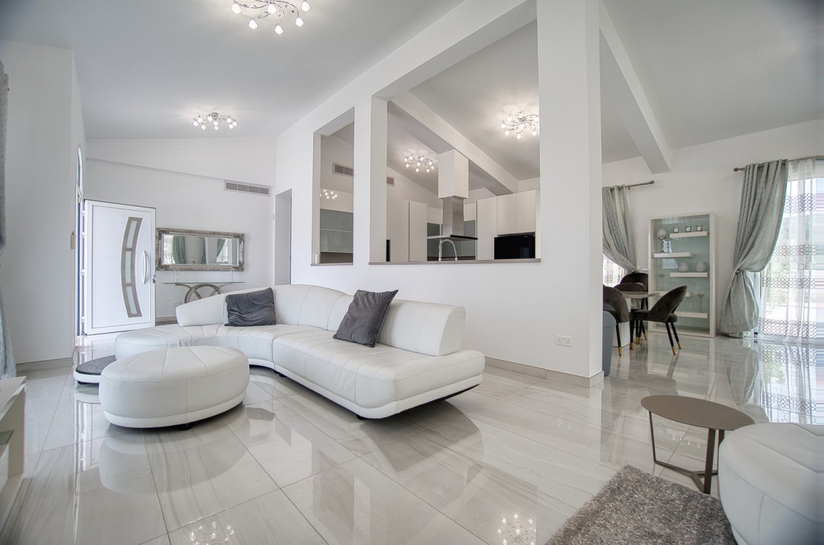 Bungalow For Sale  in  Peyia - Sea Caves