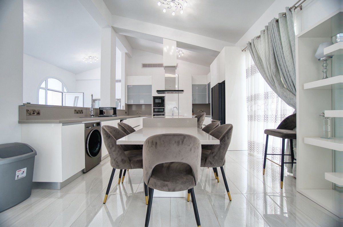 Bungalow For Sale  in  Peyia - Sea Caves
