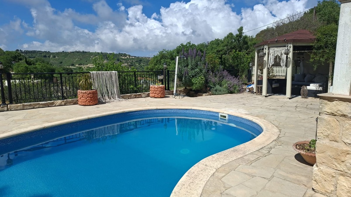 Bungalow For Sale  in  Tsada