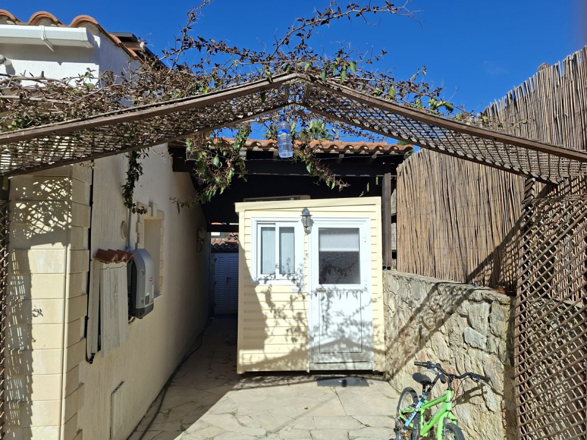 Bungalow For Sale  in  Tsada