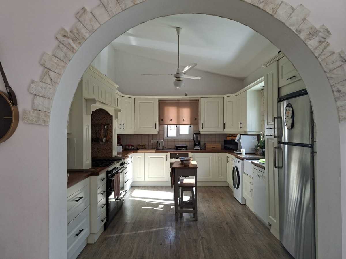 Bungalow For Sale  in  Tsada
