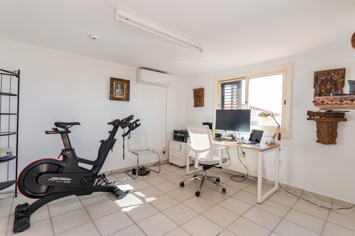 Town House / Maisonette For Sale  in  Tsada