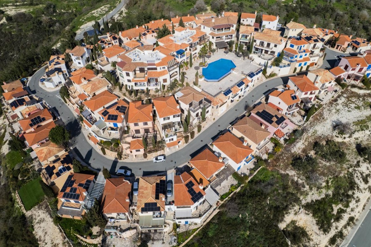 Town House / Maisonette For Sale  in  Tsada
