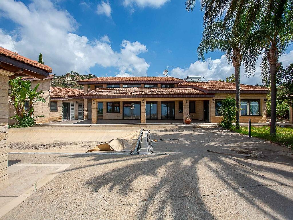 Detached house - Agios Athanasios, Limassol