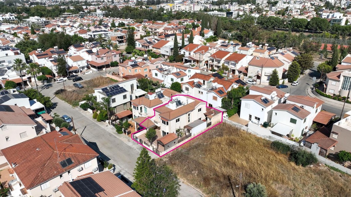 Four-Bedroom Semi-Detached House in Lakatameia, Nicosia