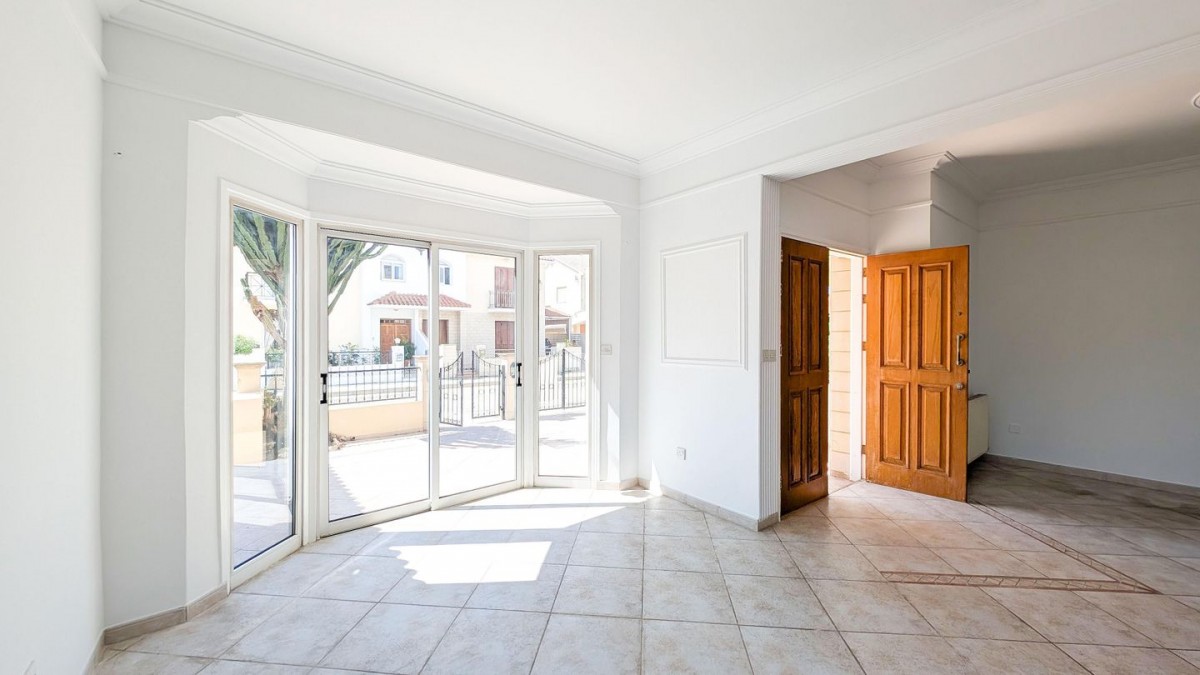 Four-Bedroom Semi-Detached House in Lakatameia, Nicosia
