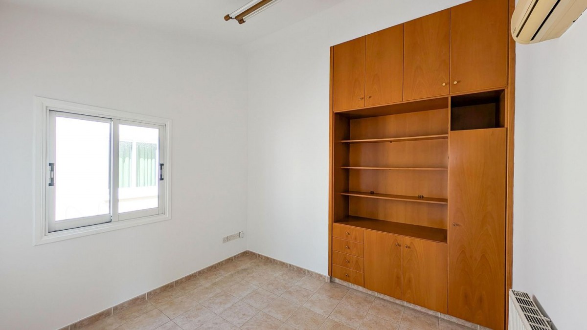 Four-Bedroom Semi-Detached House in Lakatameia, Nicosia