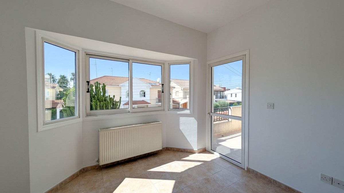 Four-Bedroom Semi-Detached House in Lakatameia, Nicosia