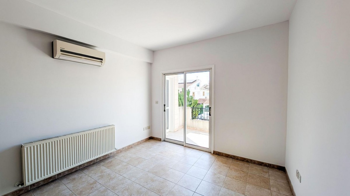 Four-Bedroom Semi-Detached House in Lakatameia, Nicosia