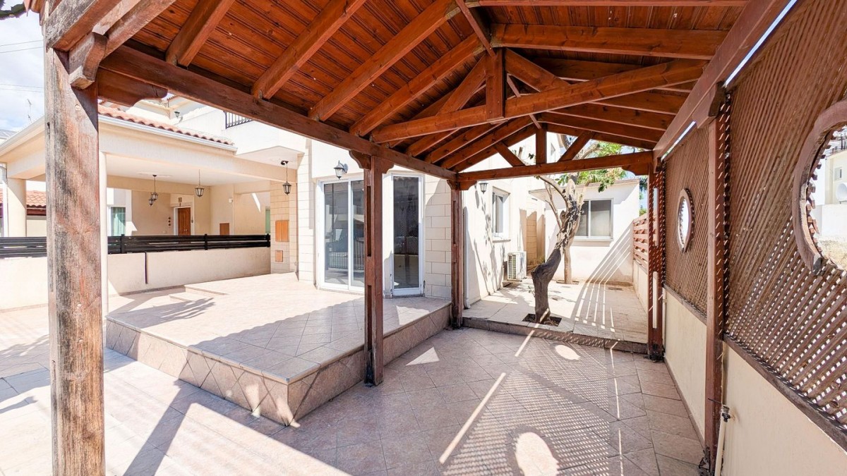 Four-Bedroom Semi-Detached House in Lakatameia, Nicosia