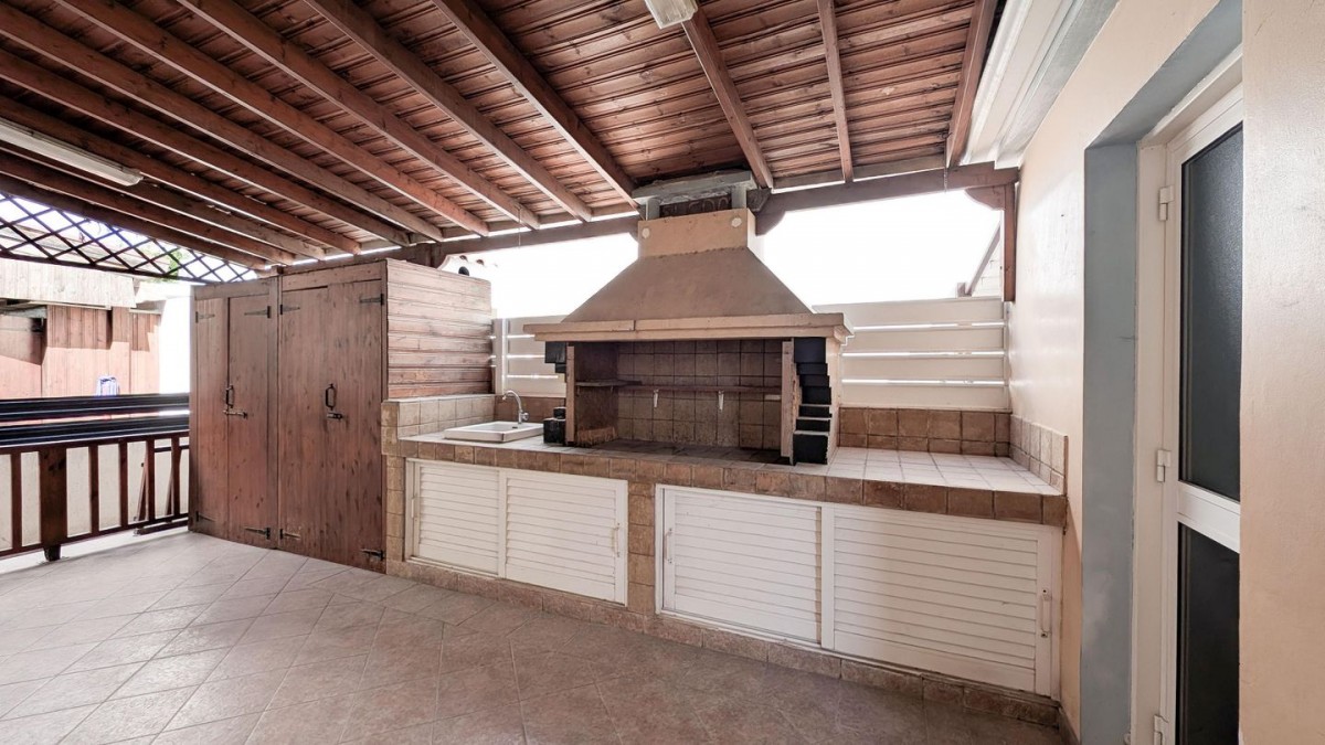 Four-Bedroom Semi-Detached House in Lakatameia, Nicosia
