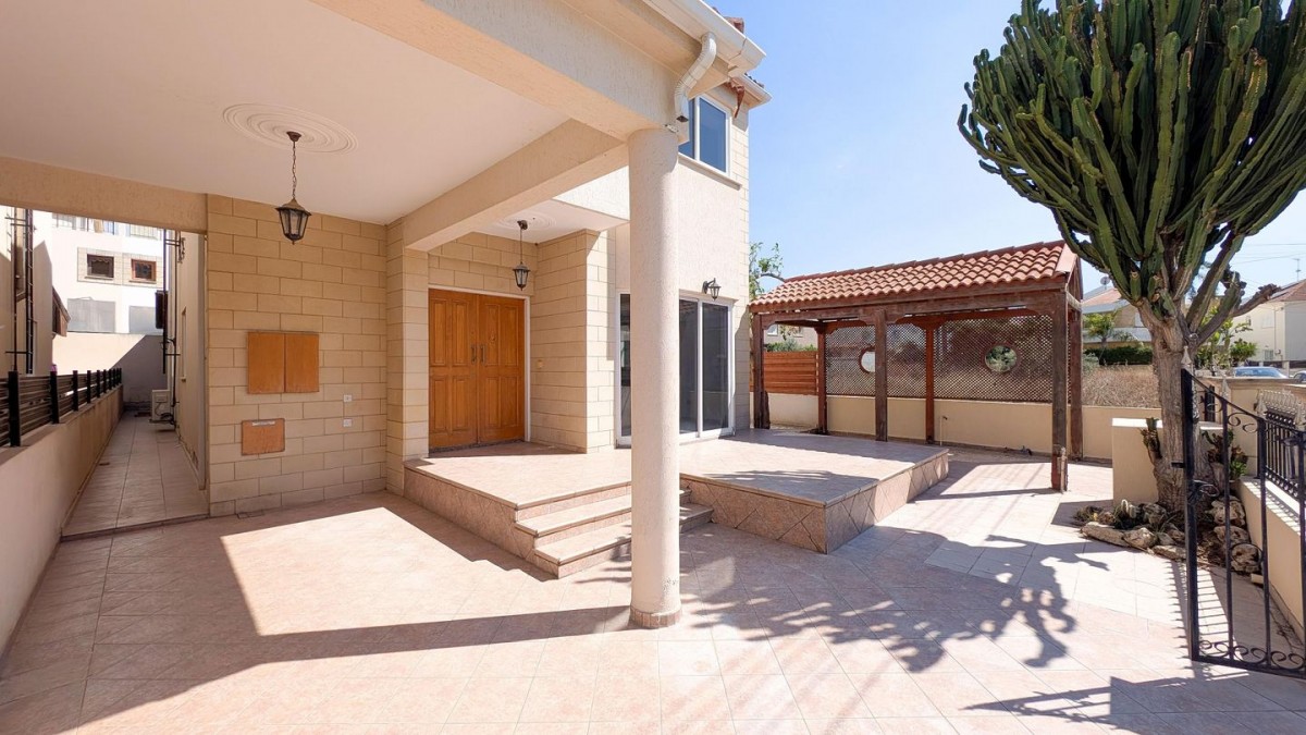 Four-Bedroom Semi-Detached House in Lakatameia, Nicosia