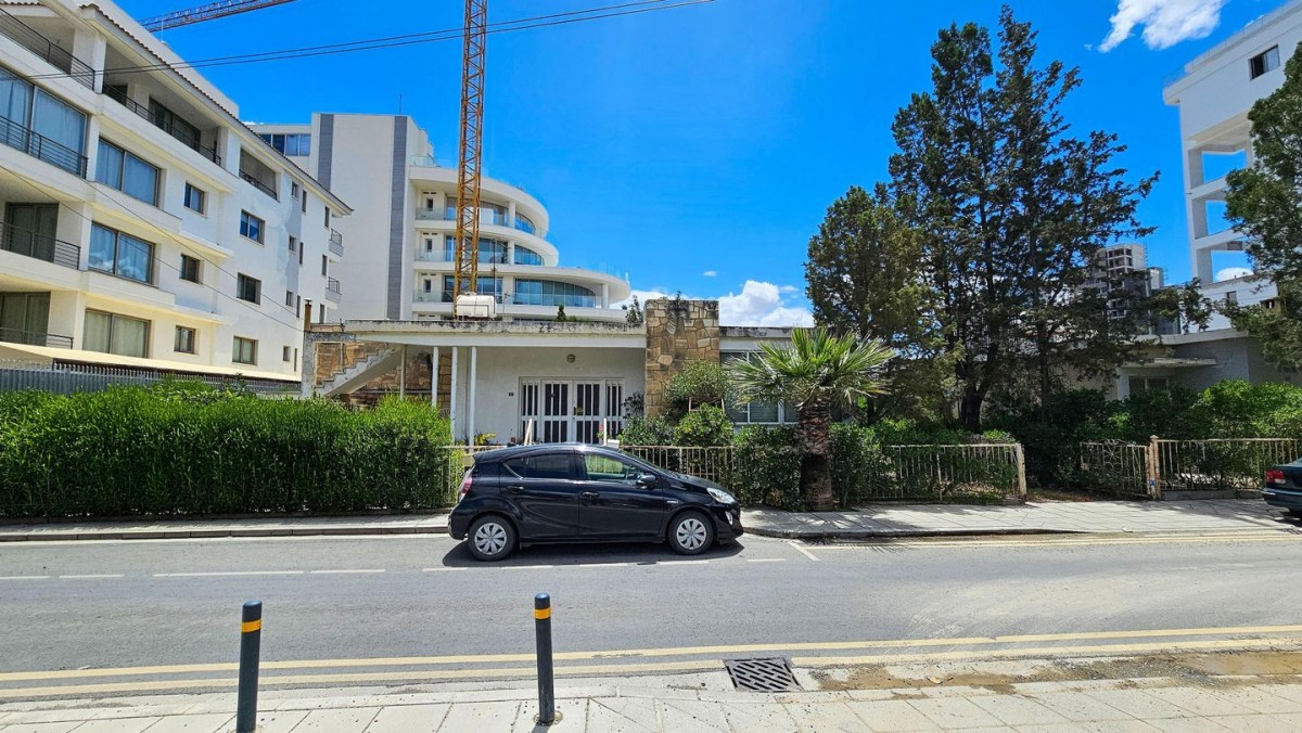 Residential Plot with development potential in Agios Antonios, Nicosia