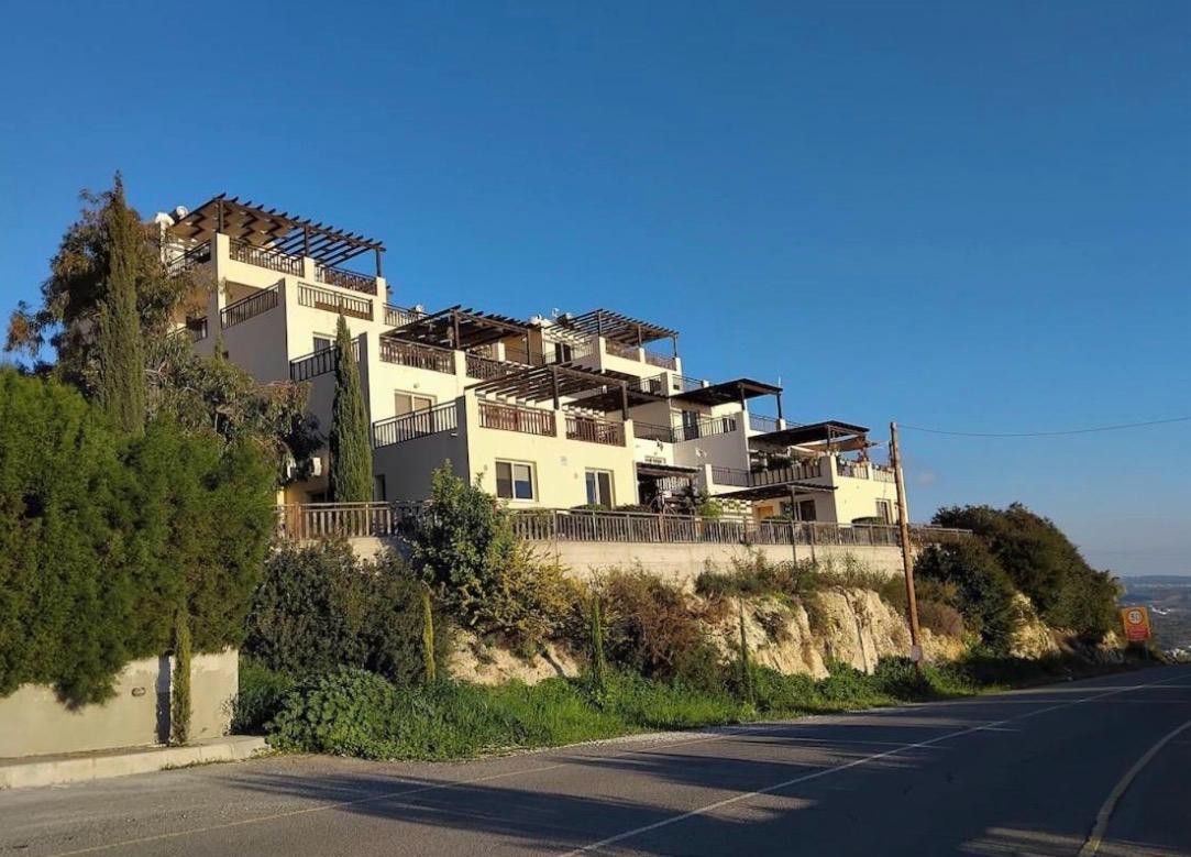 Studio For Rent  in  Peyia