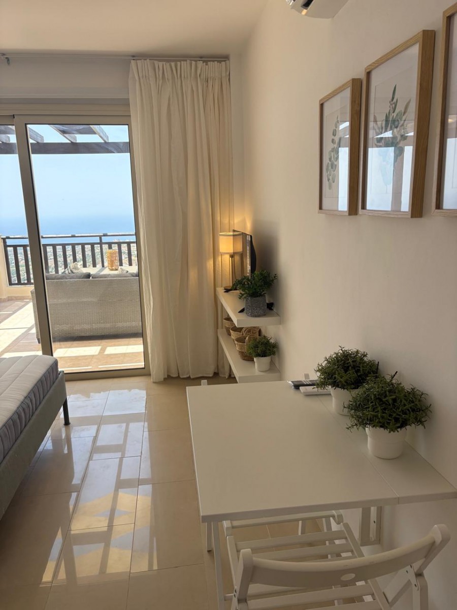 Studio For Rent  in  Peyia