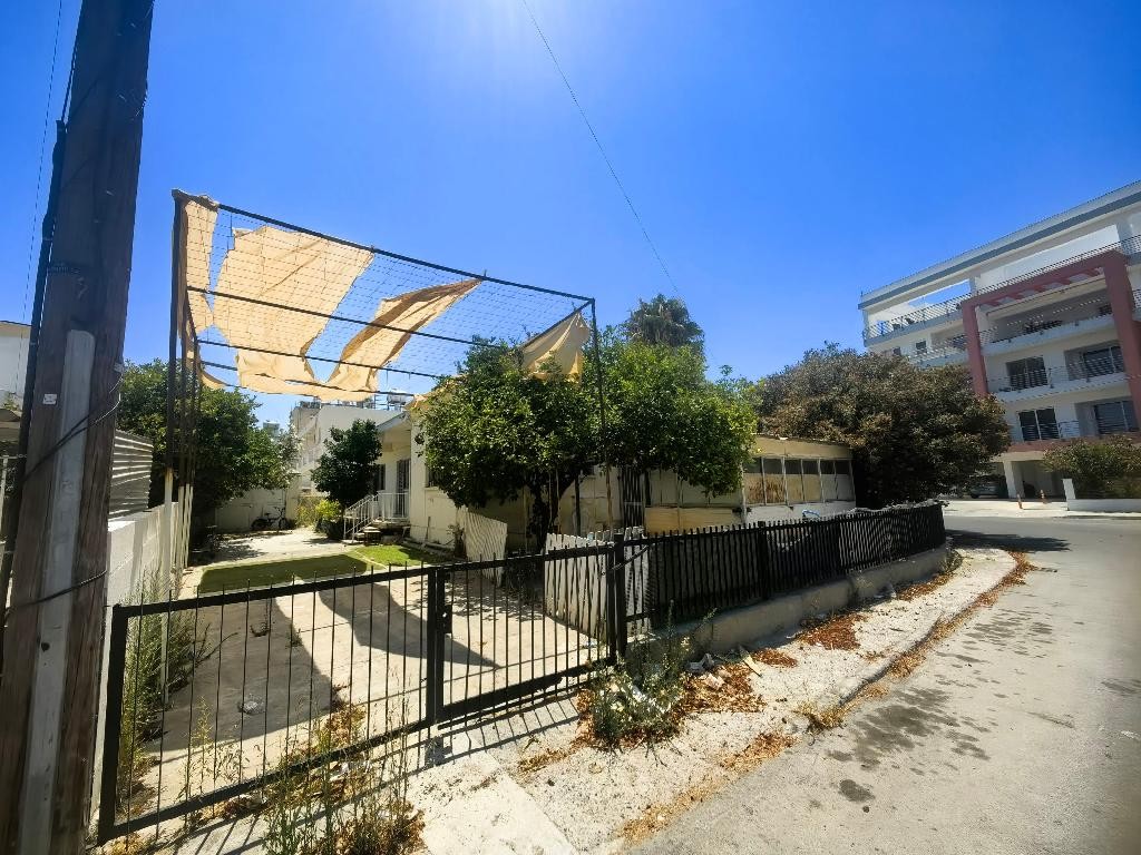 Plot - Chrysopolitissa, Larnaca