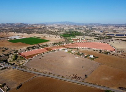 Alaminos, Larnaca Touristic Field For Sale | WW31479