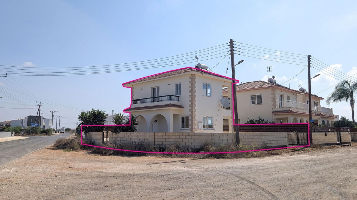Two-bedroom house with swimming pool in Xylofagou, Larnaca