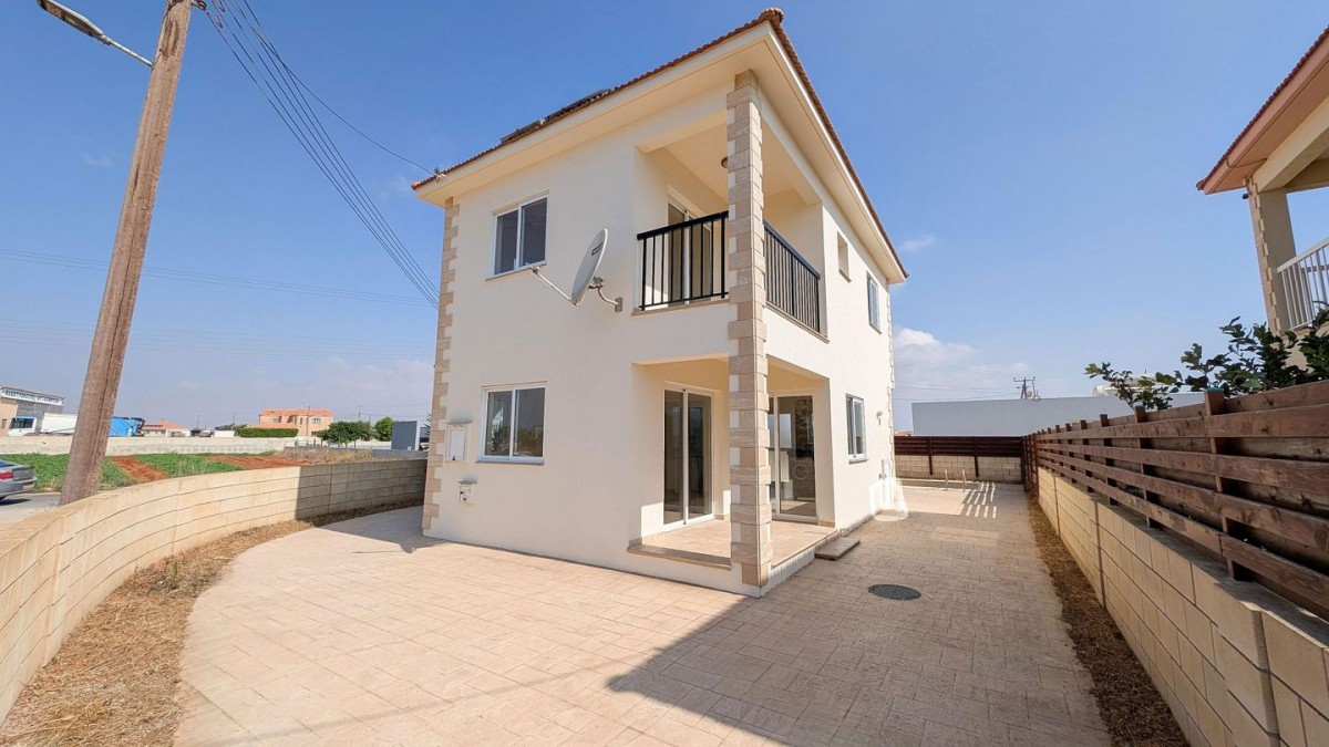Two-bedroom house with swimming pool in Xylofagou, Larnaca