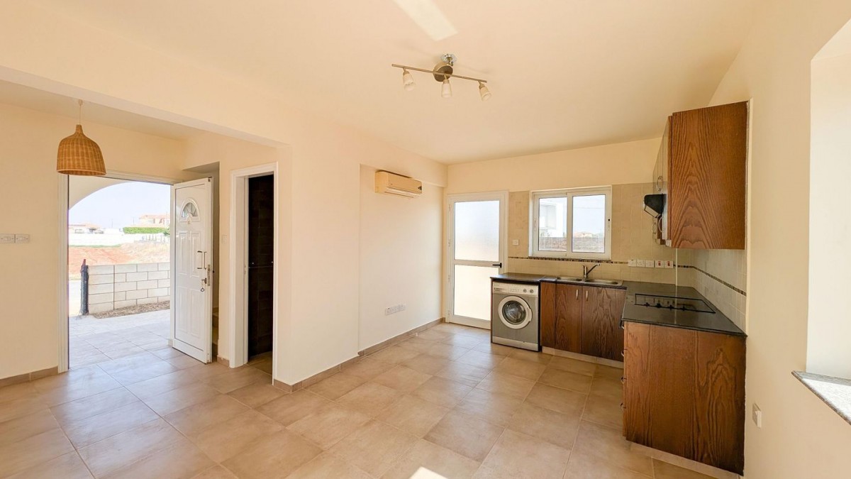 Two-bedroom house with swimming pool in Xylofagou, Larnaca