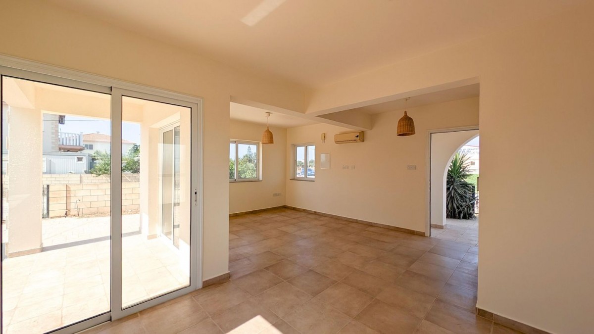 Two-bedroom house with swimming pool in Xylofagou, Larnaca