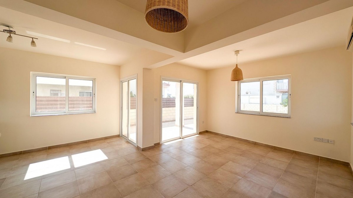 Two-bedroom house with swimming pool in Xylofagou, Larnaca