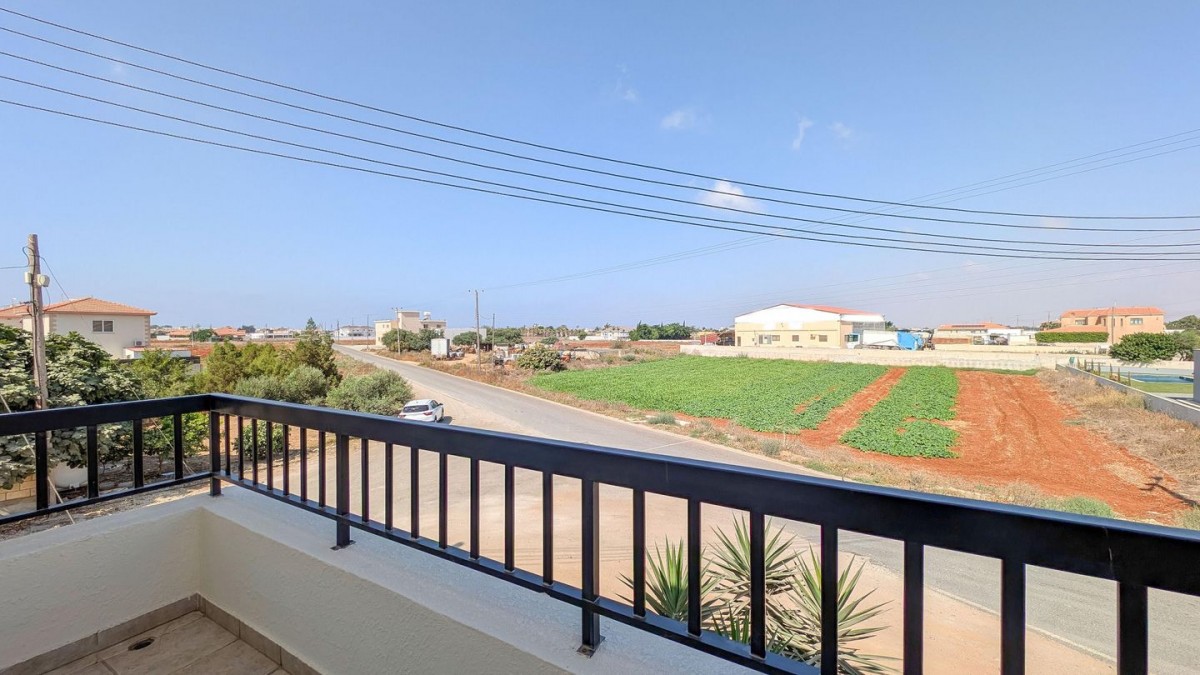 Two-bedroom house with swimming pool in Xylofagou, Larnaca