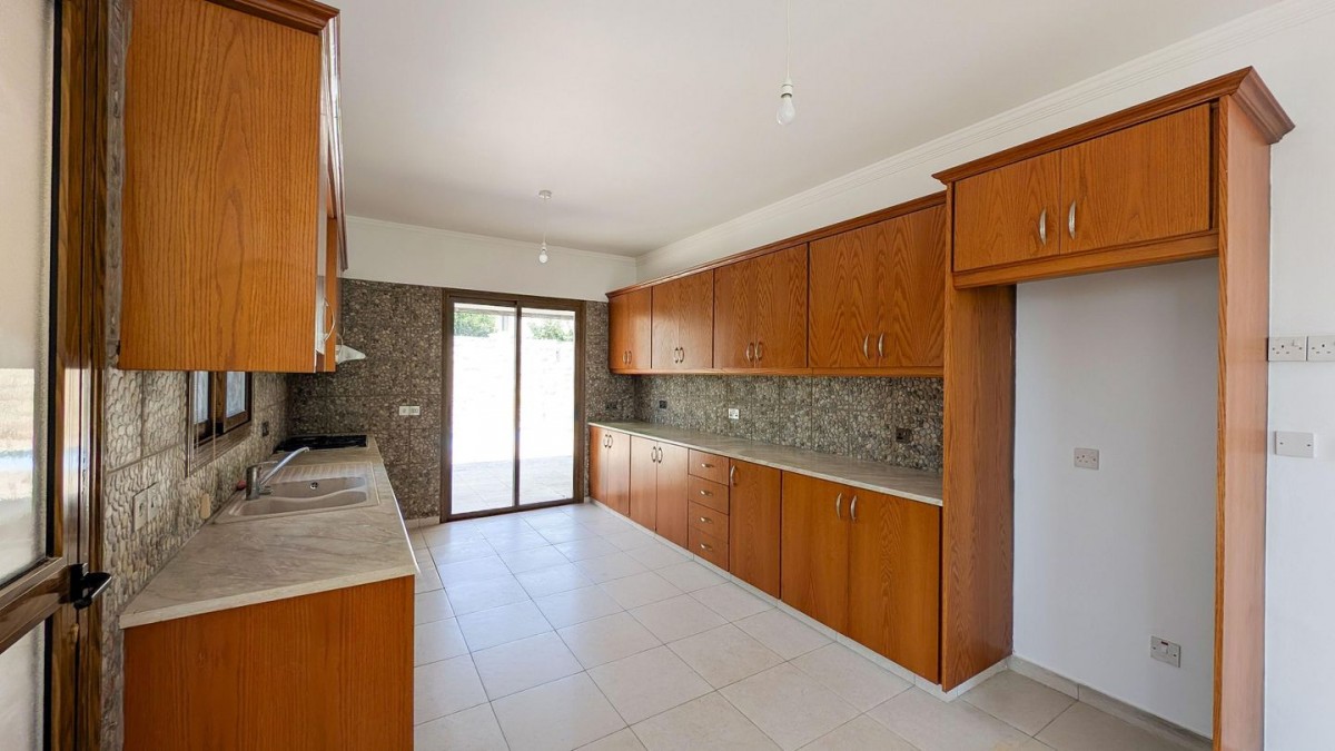 Detached two-storey House in Ineia, Paphos