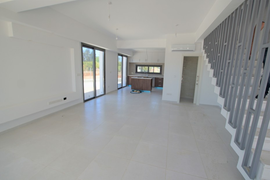 Detached Villa For Rent  in  Trachoni
