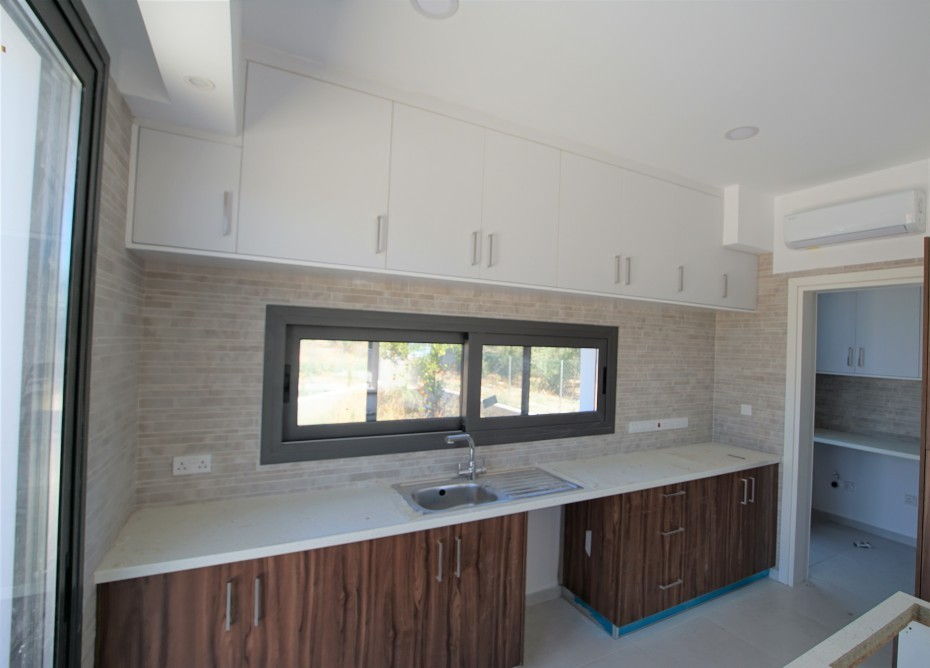 Detached Villa For Rent  in  Trachoni