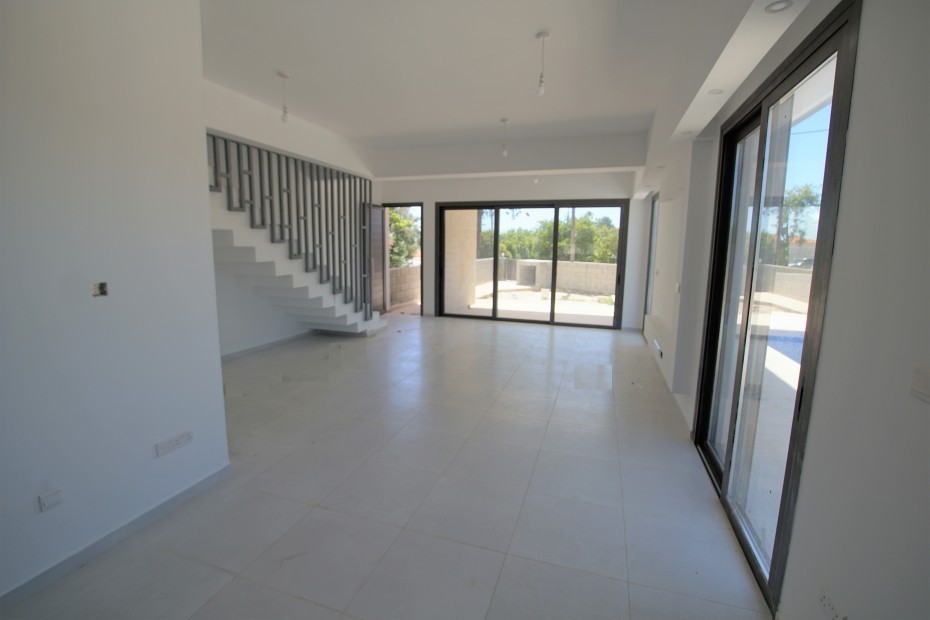 Detached Villa For Rent  in  Trachoni