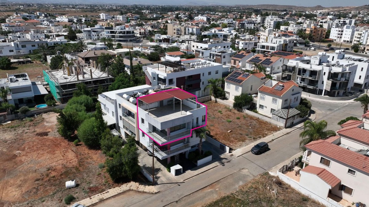 Two-Bedroom Apartment with Roof Garden in Lakatamia, Nicosia