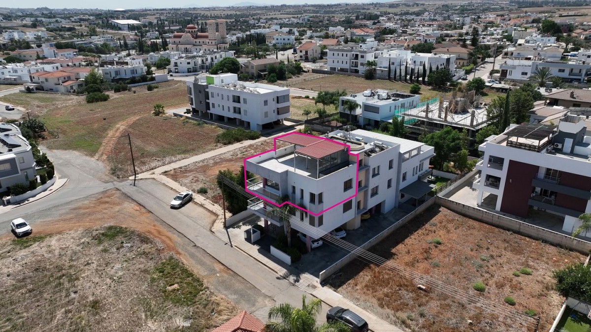 Two-Bedroom Apartment with Roof Garden in Lakatamia, Nicosia