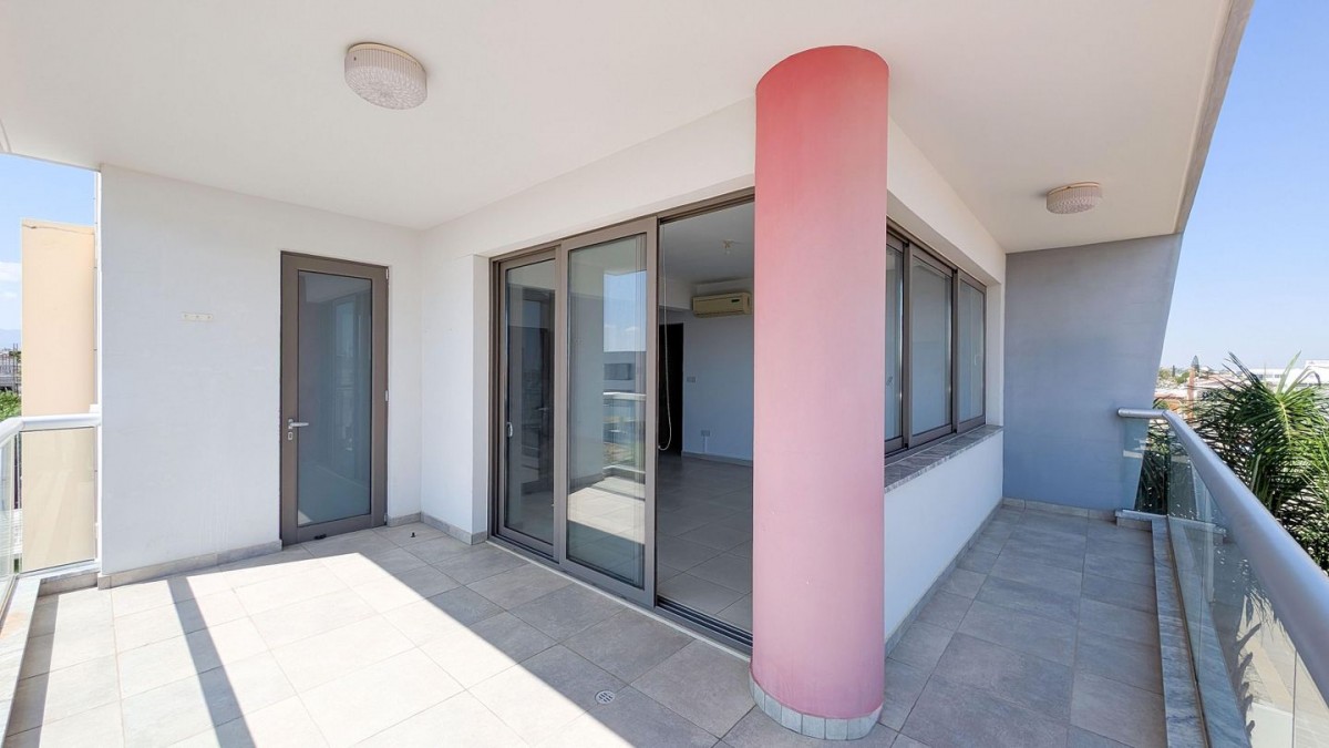 Two-Bedroom Apartment with Roof Garden in Lakatamia, Nicosia