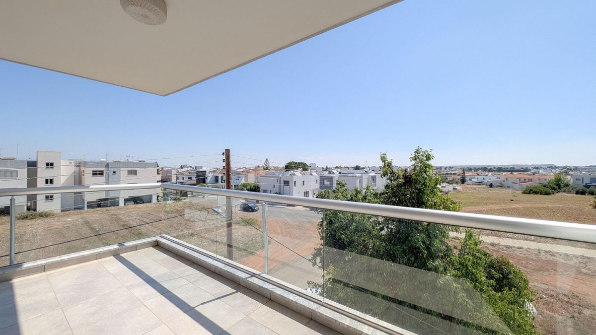Two-Bedroom Apartment with Roof Garden in Lakatamia, Nicosia