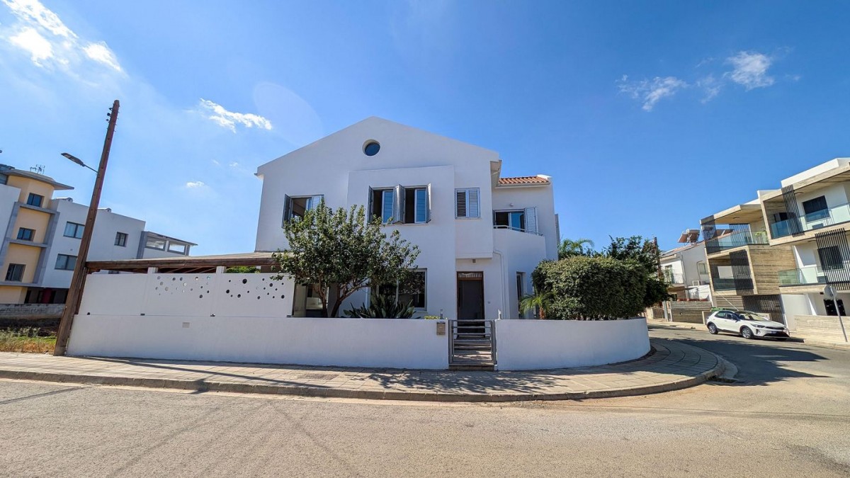 Four-Bedroom House with attic in Lakatamia, Nicosia