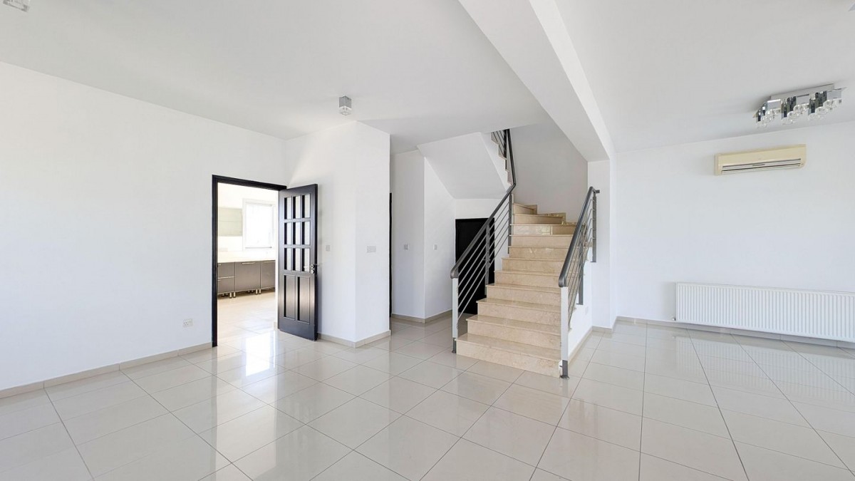 Four-Bedroom House with attic in Lakatamia, Nicosia