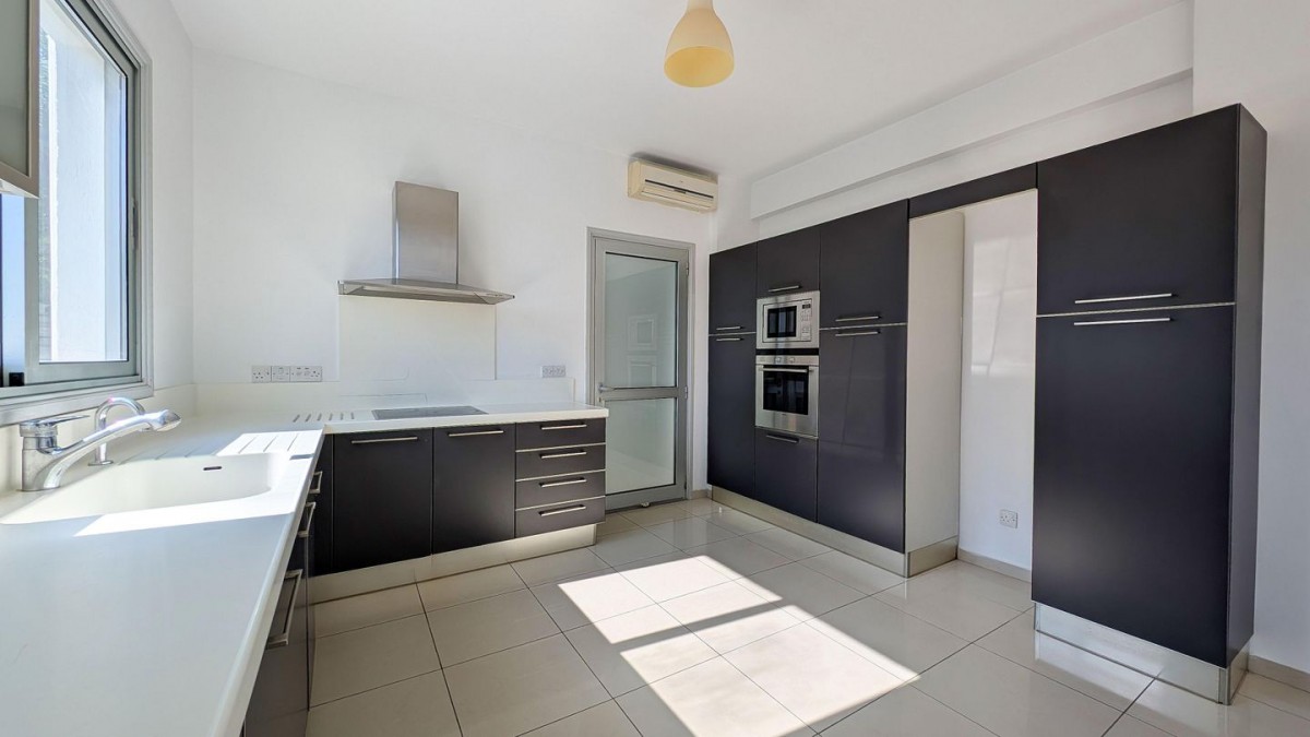 Four-Bedroom House with attic in Lakatamia, Nicosia
