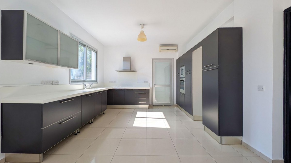 Four-Bedroom House with attic in Lakatamia, Nicosia