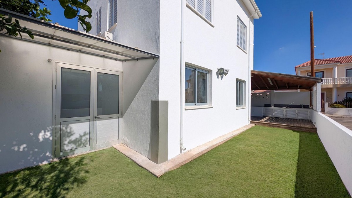 Four-Bedroom House with attic in Lakatamia, Nicosia