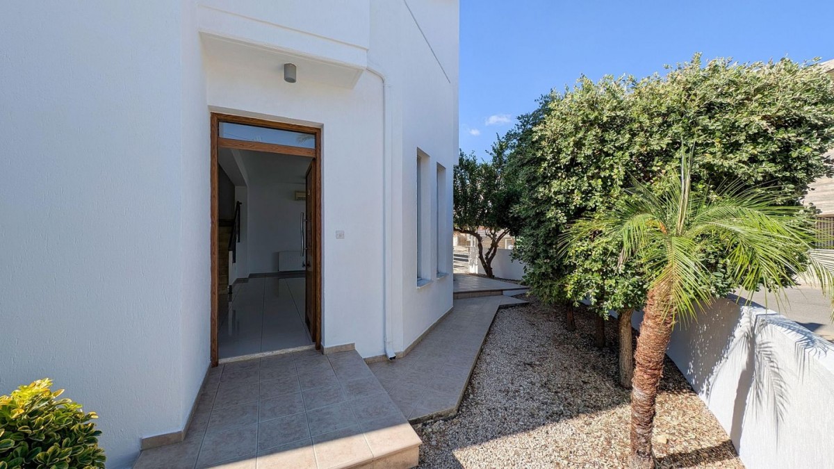 Four-Bedroom House with attic in Lakatamia, Nicosia
