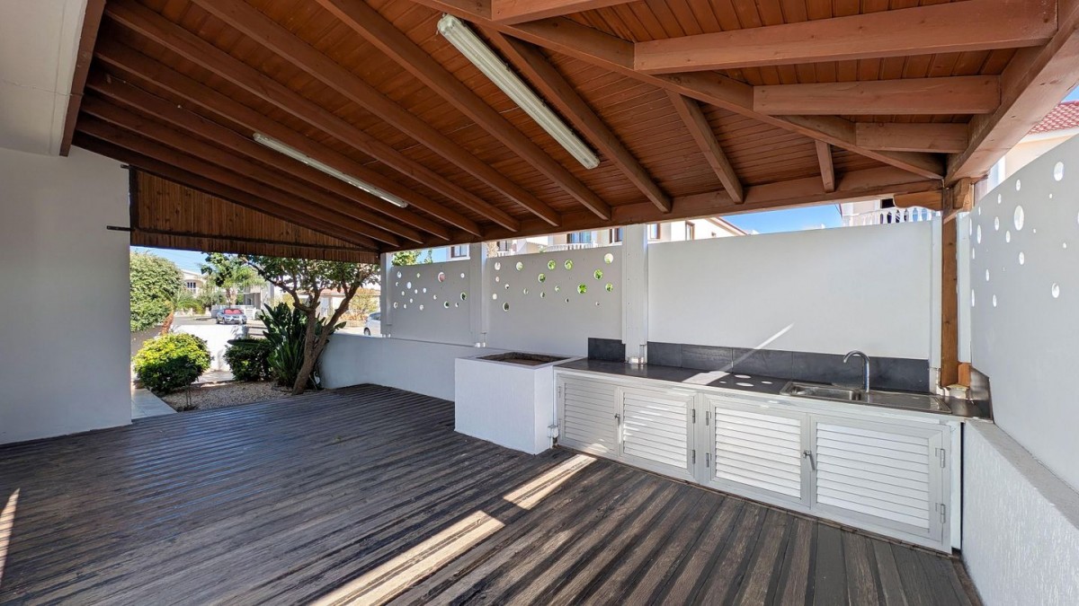 Four-Bedroom House with attic in Lakatamia, Nicosia