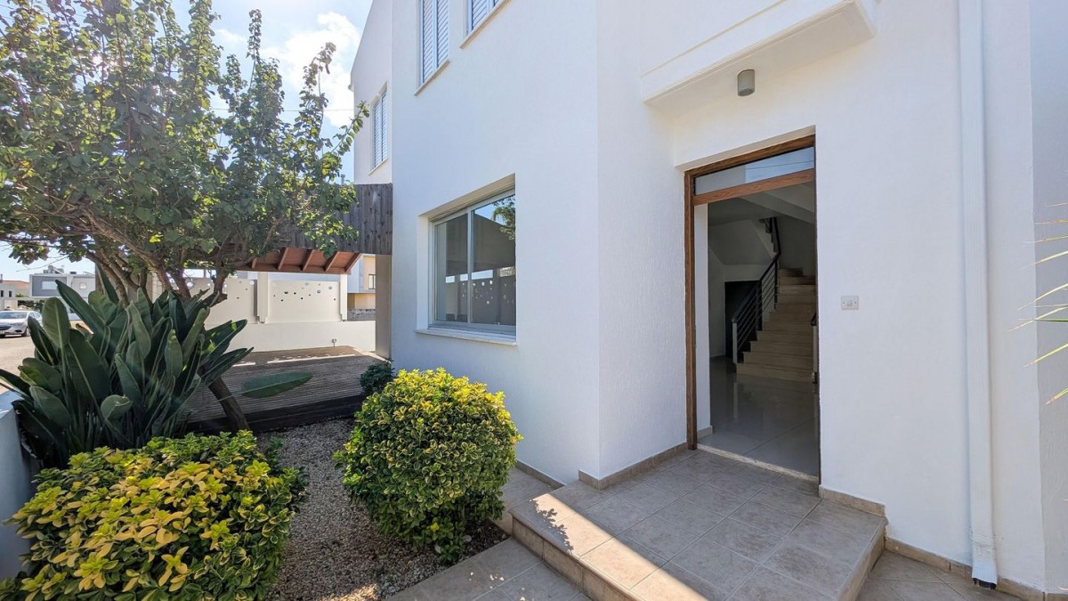 Four-Bedroom House with attic in Lakatamia, Nicosia