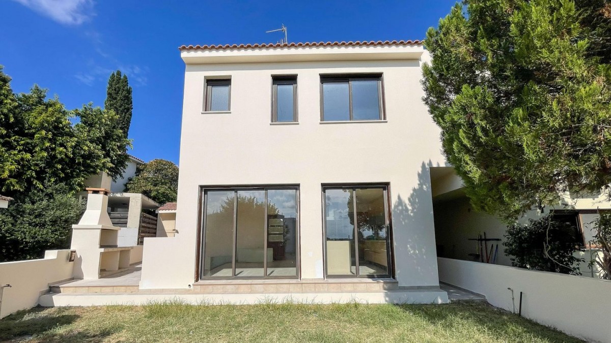 Three-Bedroom House with attic in Lakatameia, Nicosia