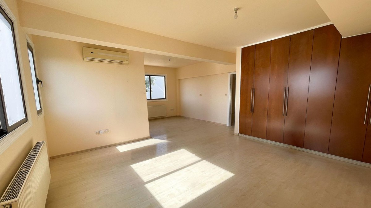 Three-Bedroom House with attic in Lakatameia, Nicosia