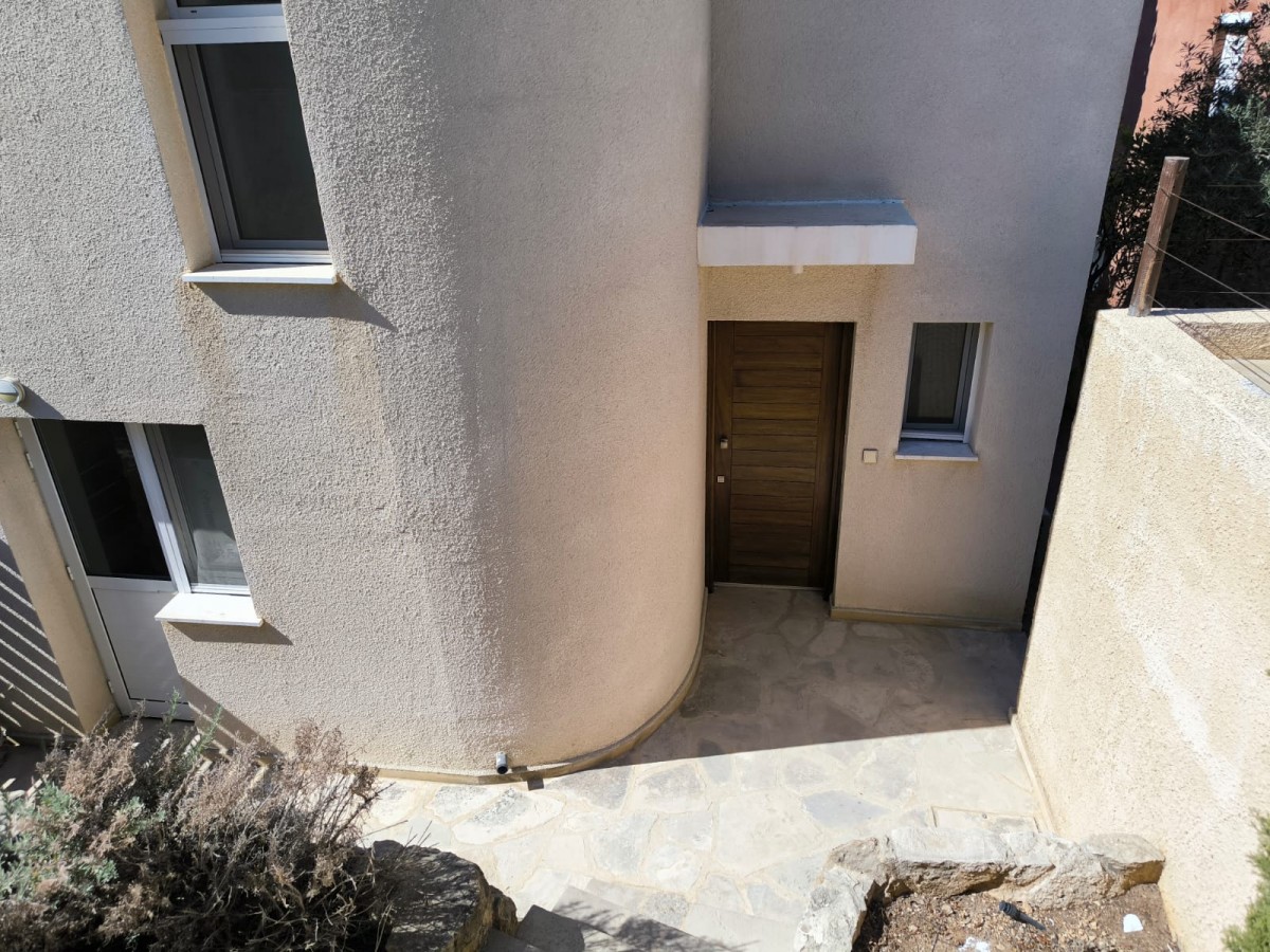 Semi Detached Villa For Rent  in  Chlorakas