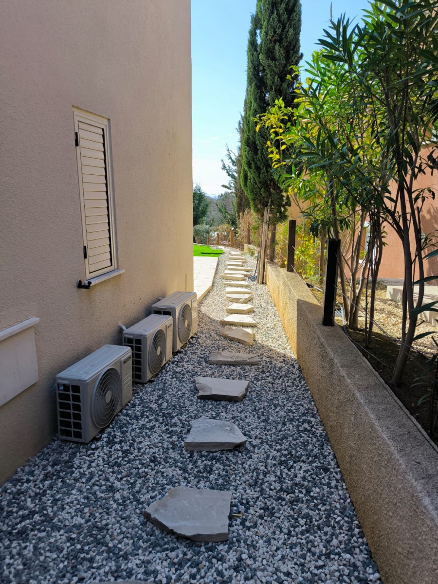 Semi Detached Villa For Rent  in  Chlorakas